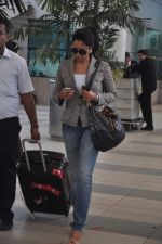 Sameera Reddy snapped at airport on 27th Feb 2012 (11).JPG